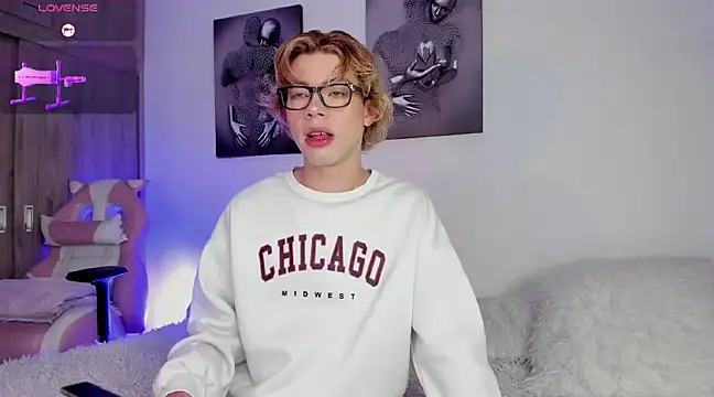 Snapshot of Henophiid chatting on February 2025 10:50:02 AM Henophiid online show from February 2025 10:50:02 AM