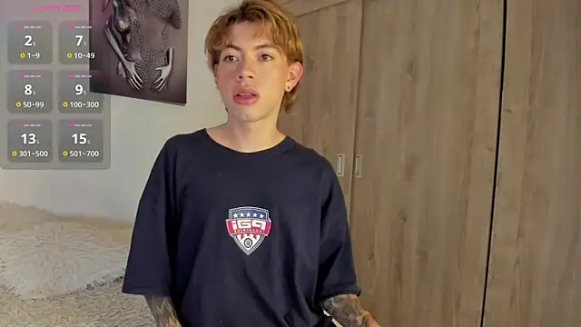 Snapshot of Henophiid chatting on October 2025 08:23:02 AM Henophiid online show from October 2025 08:23:02 AM