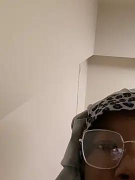 DamnBubbles online show from January 2025 04:43:01 PM