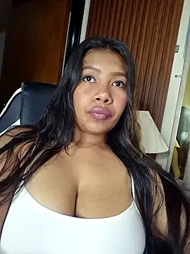 Snapshot of PaulaOrtiz_1 chatting on December 2025 03:23:01 AM PaulaOrtiz 1 online show from December 2025 03:23:01 AM