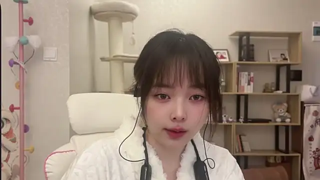 Snapshot of Chenjing0 chatting on December 2025 04:21:01 AM Chenjing0 online show from December 2025 04:21:01 AM