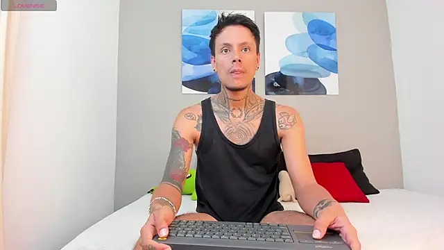 Snapshot of Emilio_Wolf chatting on January 2025 10:43:02 AM Emilio Wolf online show from January 2025 10:43:02 AM