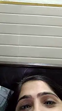 shreya1765 online show from March 2025 06:19:02 PM