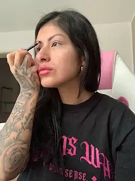 Snapshot of QueenFernanda chatting on February 2025 08:44:01 AM QueenFernanda online show from February 2025 08:44:01 AM