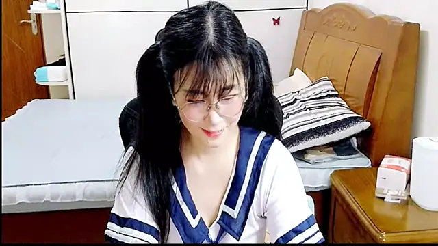 Snapshot of Strawberry_baby chatting on October 2025 04:35:01 AM Strawberry baby online show from October 2025 04:35:01 AM