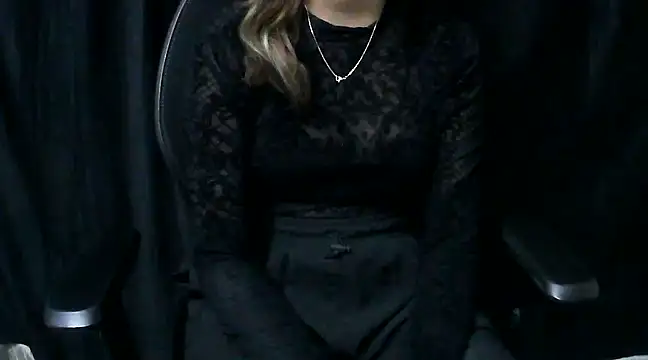 Snapshot of hot-niti chatting on January 2025 01:20:01 PM hot-niti online show from January 2025 01:20:01 PM