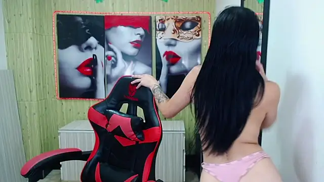 Snapshot of Anniee_x chatting on January 2025 02:43:01 PM Anniee x online show from January 2025 02:43:01 PM