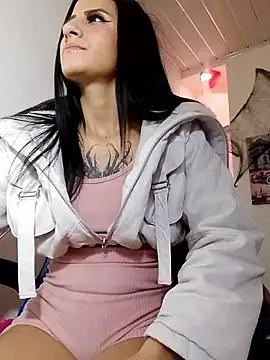 Snapshot of Anniee_x chatting on October 2025 01:01:02 PM Anniee x online show from October 2025 01:01:02 PM