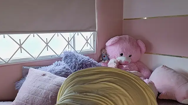 Snapshot of Charlotte__Miller chatting on September 2025 01:05:02 PM Charlotte Miller online show from September 2025 01:05:02 PM