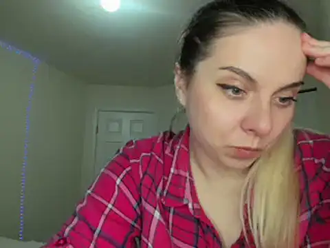 Snapshot of HappyIva chatting on February 2025 08:04:01 AM HappyIva online show from February 2025 08:04:01 AM