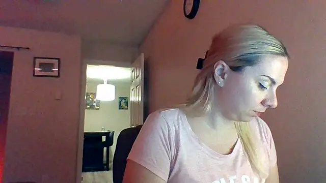 Snapshot of HappyIva chatting on September 2025 06:48:02 AM HappyIva online show from September 2025 06:48:02 AM