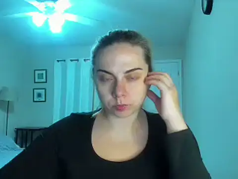 Snapshot of HappyIva chatting on September 2025 05:44:01 AM HappyIva online show from September 2025 05:44:01 AM