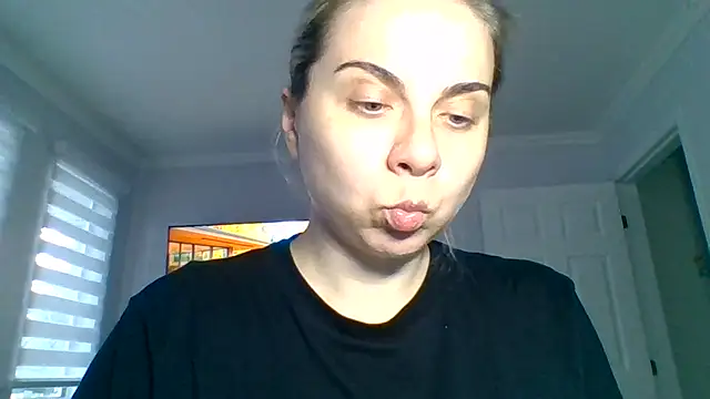 Snapshot of HappyIva chatting on September 2025 09:20:01 PM HappyIva online show from September 2025 09:20:01 PM