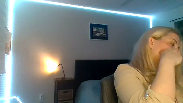 Snapshot of HappyIva chatting on November 2025 12:20:01 PM HappyIva online show from November 2025 12:20:01 PM