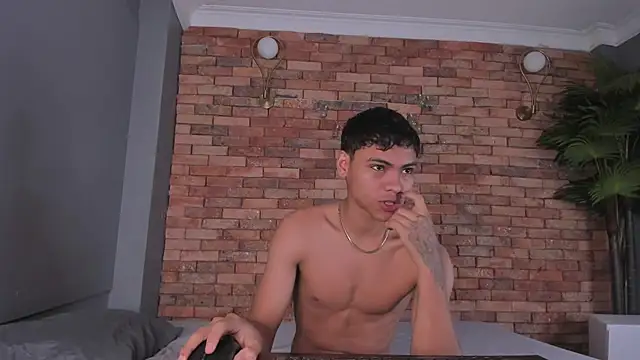 adam piarse01 online show from November 2025 10:56:01 PM