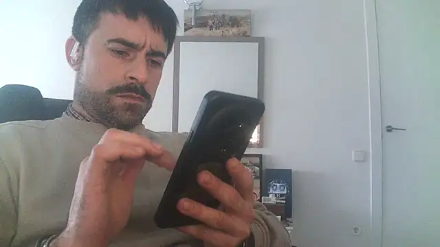 Snapshot of Patrickhound chatting on January 2025 02:49:02 PM Patrickhound online show from January 2025 02:49:02 PM