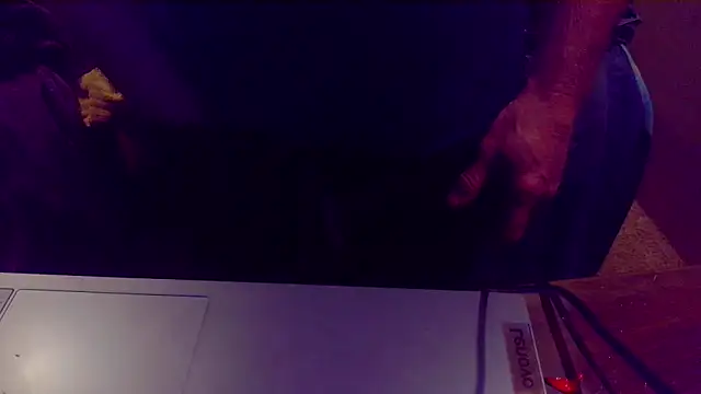 Snapshot of bluedragon0525 chatting on October 2025 03:39:02 AM bluedragon0525 online show from October 2025 03:39:02 AM