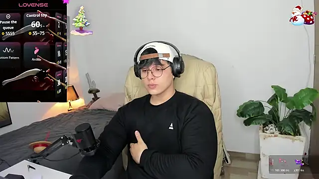 Snapshot of Thom_Ohtani chatting on November 2025 10:51:01 PM Thom Ohtani online show from November 2025 10:51:01 PM