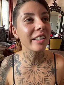 Izy cute  online show from October 2025 07:33:01 PM