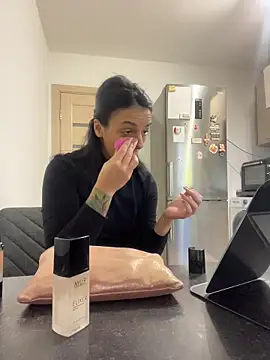 Snapshot of NNNoire chatting on November 2025 11:22:01 AM NNNoire online show from November 2025 11:22:01 AM