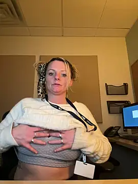 Snapshot of kittiekatieyogi chatting on February 2025 05:37:02 PM kittiekatieyogi online show from February 2025 05:37:02 PM