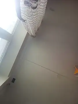 Lauren Amabel online show from April 2026 08:04:01 AM