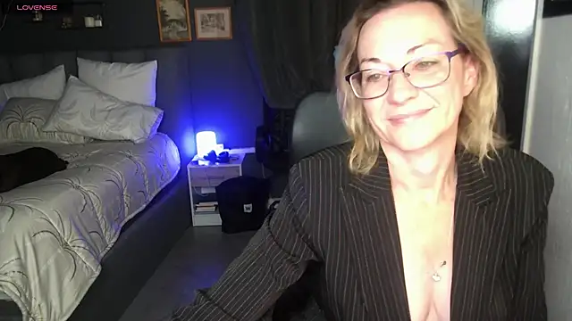 boeslaboes1 online show from November 2025 01:27:01 AM