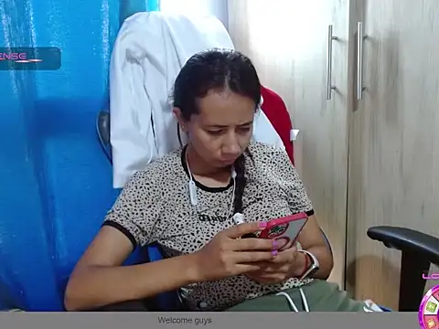 Danielagomez33 online show from February 2026 01:21:01 PM