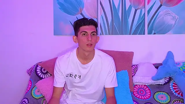 Snapshot of Ana_and_Leo chatting on December 2025 02:35:01 PM Ana and Leo online show from December 2025 02:35:01 PM