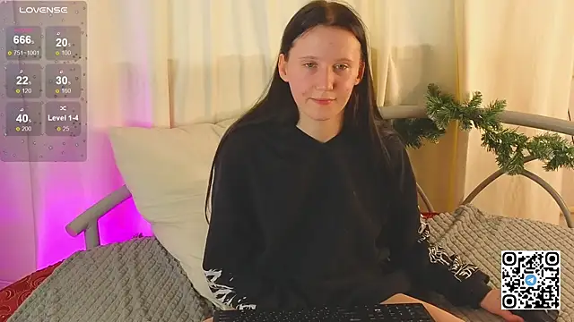 Snapshot of mon_lola chatting on January 2025 12:23:01 PM mon lola online show from January 2025 12:23:01 PM