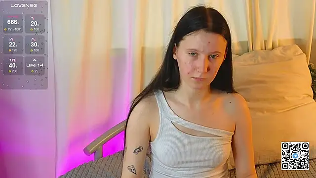 Snapshot of mon_lola chatting on January 2025 06:27:02 AM mon lola online show from January 2025 06:27:02 AM