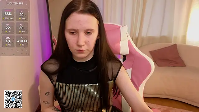 Snapshot of mon_lola chatting on February 2025 06:26:02 AM mon lola online show from February 2025 06:26:02 AM