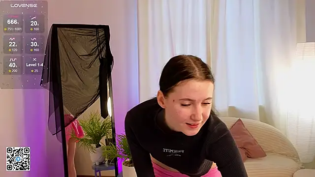 Snapshot of mon_lola chatting on February 2025 06:31:01 AM mon lola online show from February 2025 06:31:01 AM