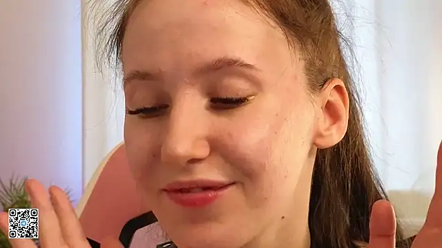 Snapshot of mon_lola chatting on February 2025 12:10:02 PM mon lola online show from February 2025 12:10:02 PM