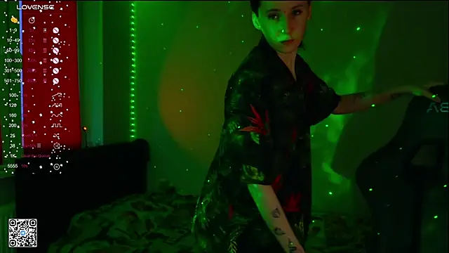 Snapshot of mon_lola chatting on March 2025 06:43:01 AM mon lola online show from March 2025 06:43:01 AM