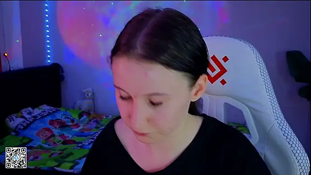 Snapshot of mon_lola chatting on March 2025 09:05:02 PM mon lola online show from March 2025 09:05:02 PM