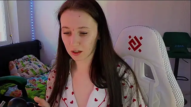 Snapshot of mon_lola chatting on March 2025 02:19:01 PM mon lola online show from March 2025 02:19:01 PM