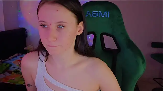 Snapshot of mon_lola chatting on March 2025 02:22:01 PM mon lola online show from March 2025 02:22:01 PM