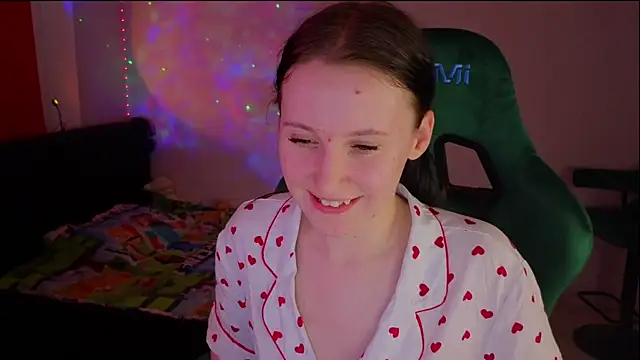 Snapshot of mon_lola chatting on March 2025 08:32:02 PM mon lola online show from March 2025 08:32:02 PM