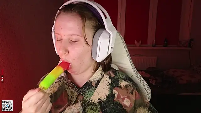 Snapshot of mon_lola chatting on September 2025 05:35:01 PM mon lola online show from September 2025 05:35:01 PM