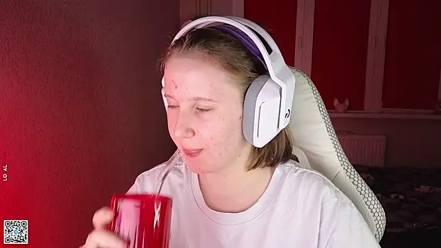 Snapshot of mon_lola chatting on September 2025 04:28:02 PM mon lola online show from September 2025 04:28:02 PM