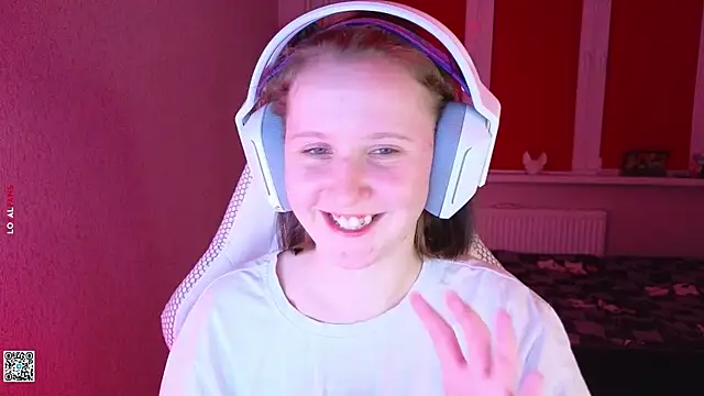 Snapshot of mon_lola chatting on September 2025 05:16:02 PM mon lola online show from September 2025 05:16:02 PM