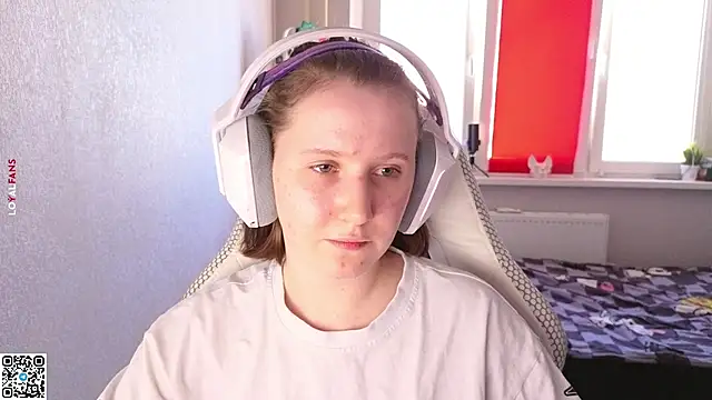 Snapshot of mon_lola chatting on September 2025 01:25:02 PM mon lola online show from September 2025 01:25:02 PM