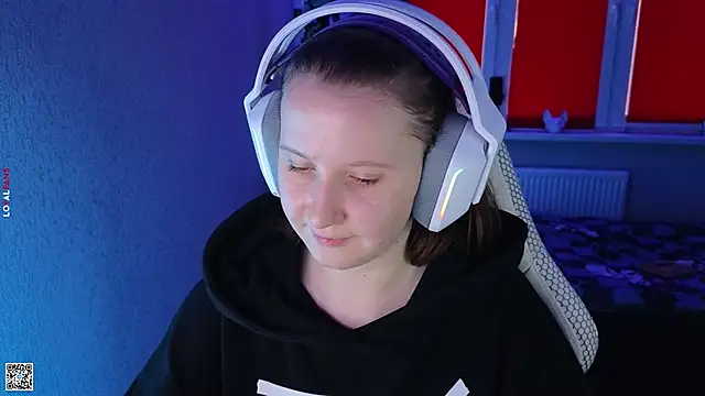 Snapshot of mon_lola chatting on October 2025 01:09:01 PM mon lola online show from October 2025 01:09:01 PM