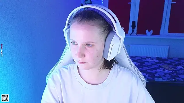 Snapshot of mon_lola chatting on October 2025 04:28:01 PM mon lola online show from October 2025 04:28:01 PM