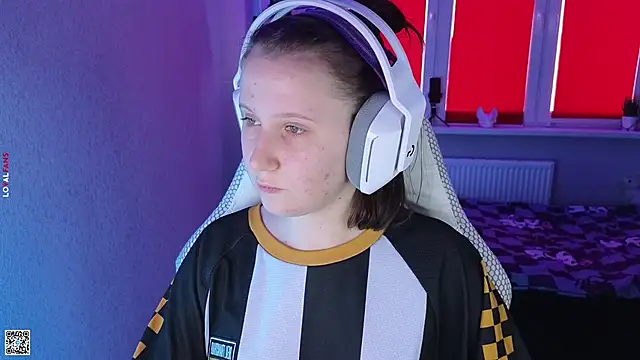 Snapshot of mon_lola chatting on October 2025 11:21:02 AM mon lola online show from October 2025 11:21:02 AM