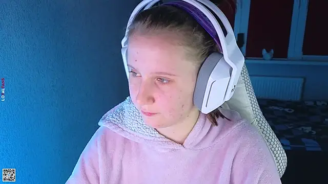 Snapshot of mon_lola chatting on October 2025 03:24:01 PM mon lola online show from October 2025 03:24:01 PM