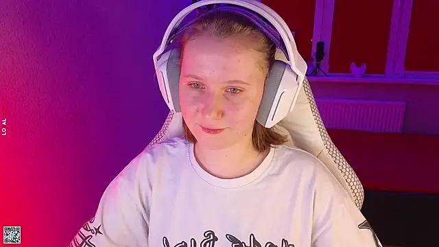 Snapshot of mon_lola chatting on October 2025 04:40:02 PM mon lola online show from October 2025 04:40:02 PM