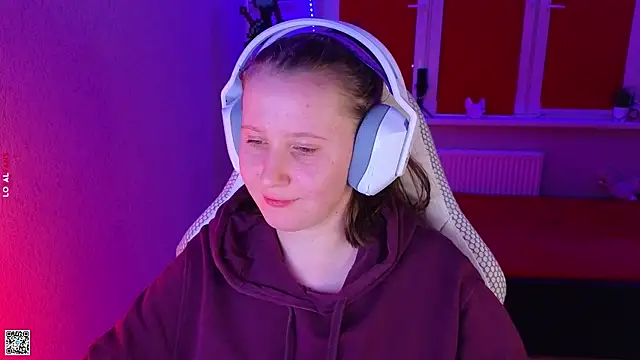 Snapshot of mon_lola chatting on October 2025 03:30:02 PM mon lola online show from October 2025 03:30:02 PM