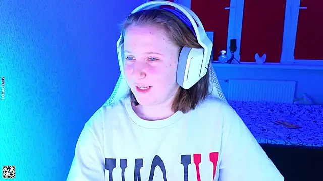 Snapshot of mon_lola chatting on October 2025 03:25:01 PM mon lola online show from October 2025 03:25:01 PM